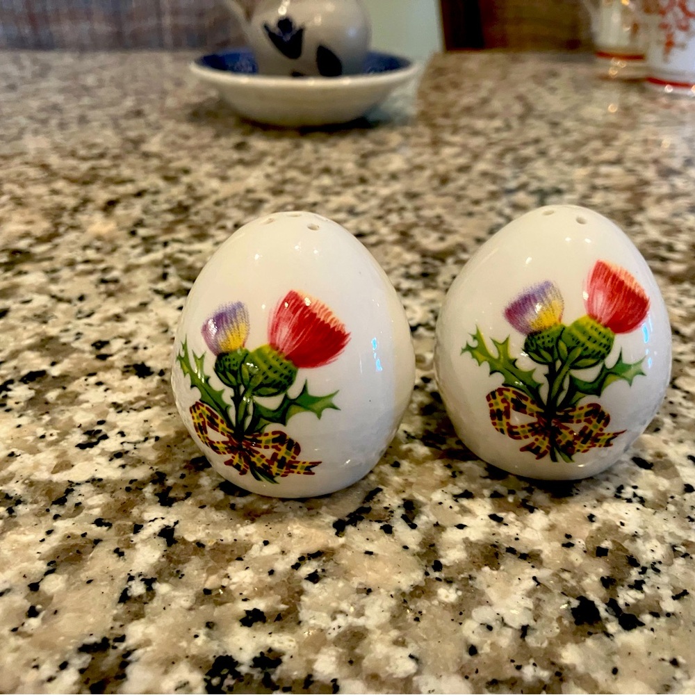 Vintage Sandford Scottish Thistle Egg Shaped Salt & Pepper Shaker Set